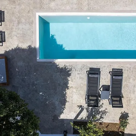 Cyan Viewpoint House Near Kourna
